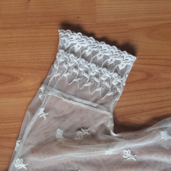 Sheer lace blouse - Picture 4 of 4